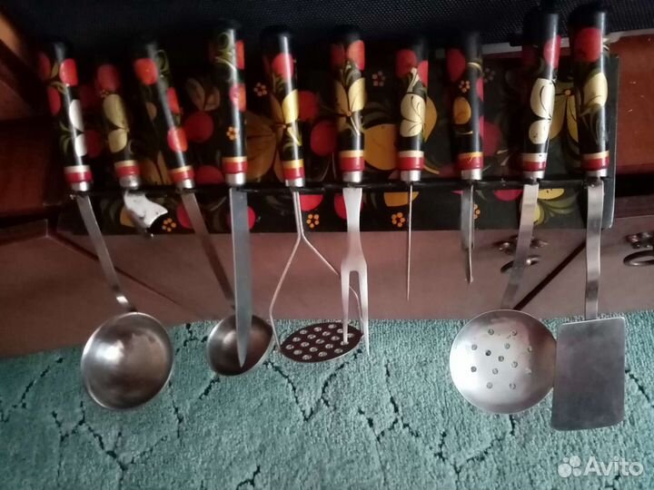 Столовые приборы-ножи-вилки