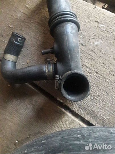 Патрубок на субару В4