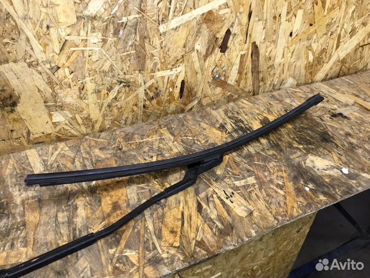 Поводок стеклоочистителя передний правый LADA