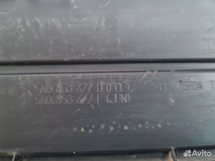 Решётка в бампер центральная Volkswagen Tiguan 07