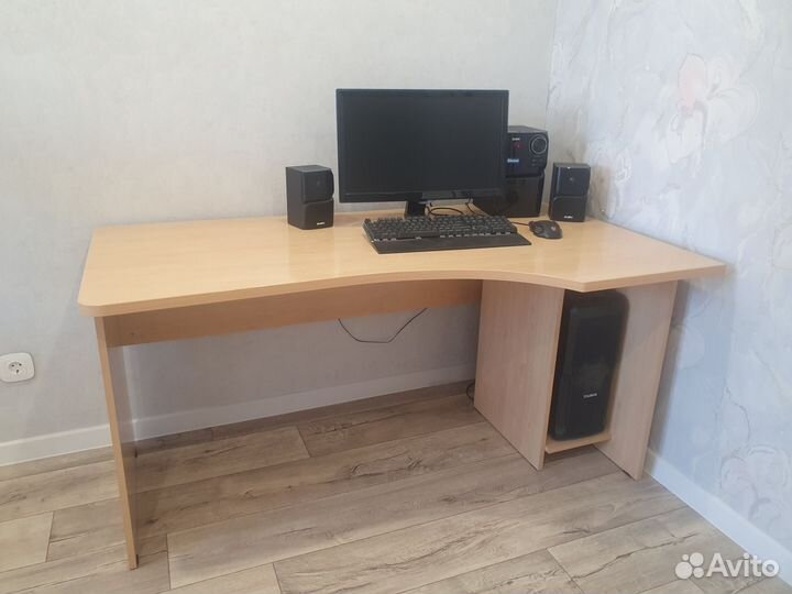 Компьютерный стол