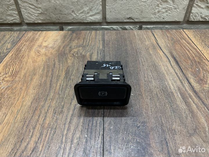 Mercedes Benz GLA Кнопка стояночного тормоза