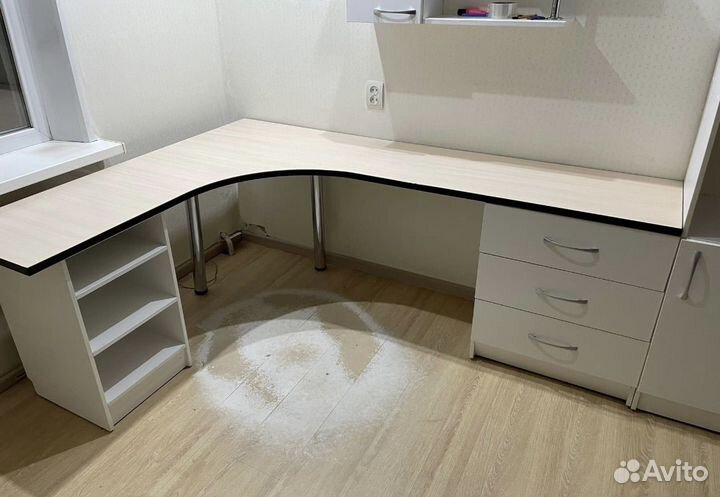 Стол компьютерный/письменный