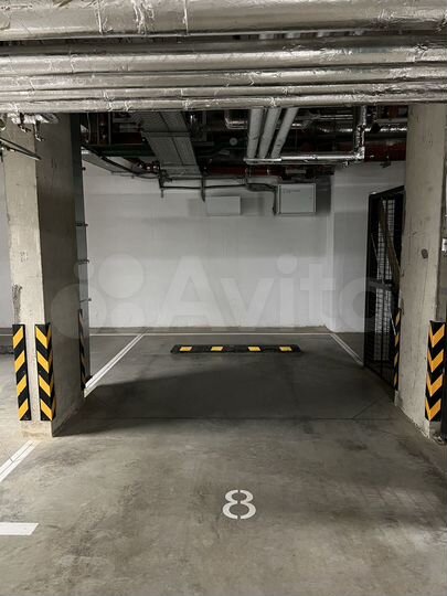 Машиноместо, > 30 м²