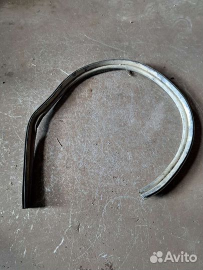 Уплотнитель подкапотный Mercedes W140