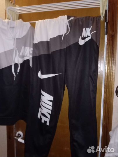 Спортивный костюм женский