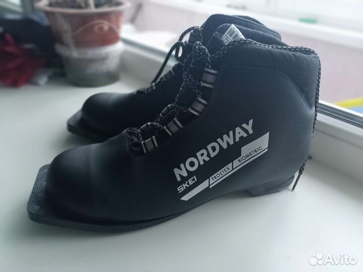 Лыжные ботинки