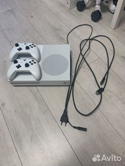 Xbox one s 2 геймпада 1tb