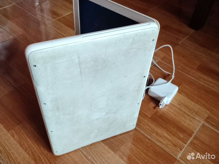 Apple MacBook A1342