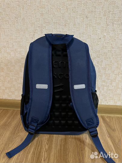 Продам рюкзак школьный