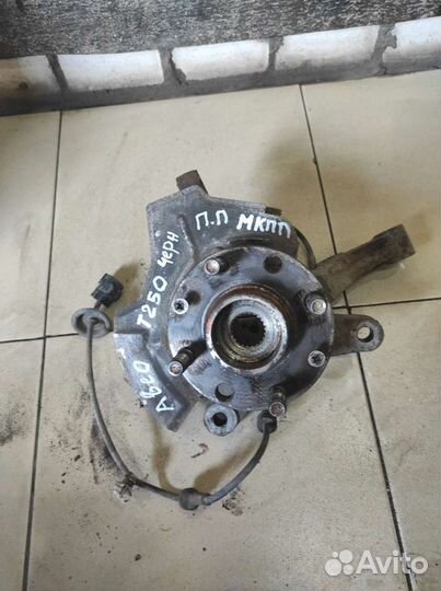 Кулак передний правый Chevrolet Aveo т250