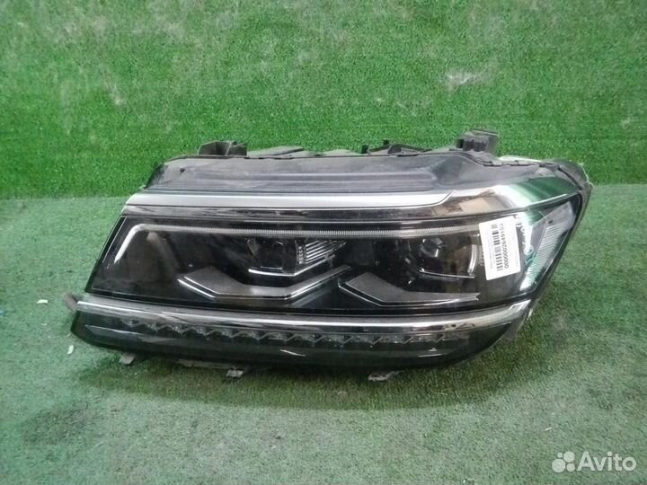 Фара левая Volkswagen Tiguan