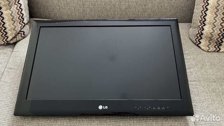 Телевизор LG диагональ 27,5 дюйма (65см)