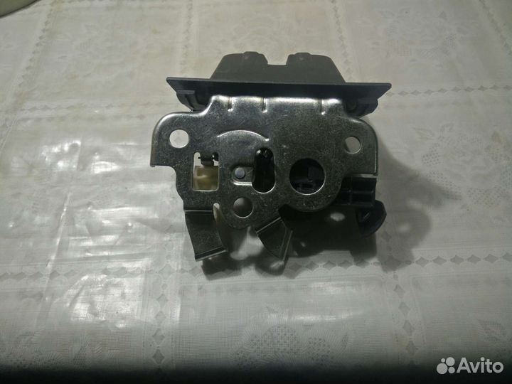 Замок двери багажника Audi Q5