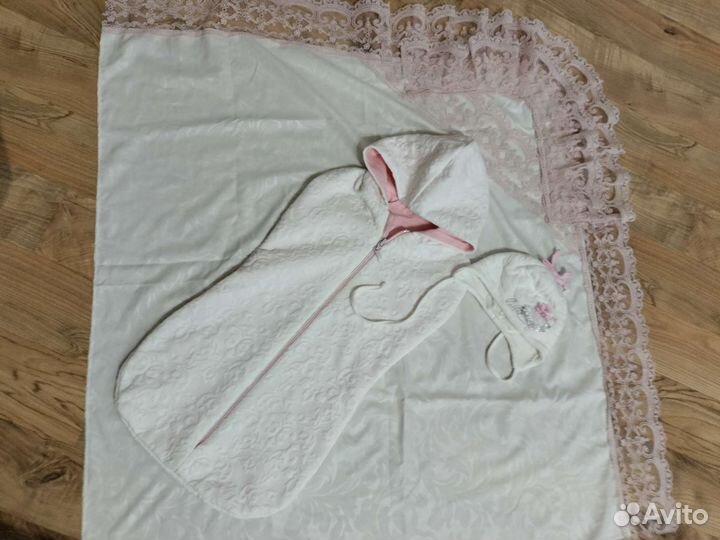 Комплект на выписку для девочки