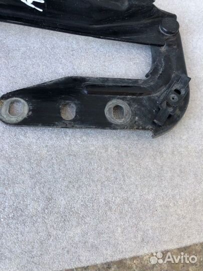 Петля капота правая Porsche Cayenne 4.5 V8