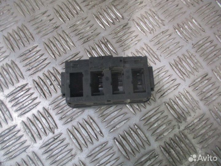 Блок кнопок Mercedes-Benz A9435400146