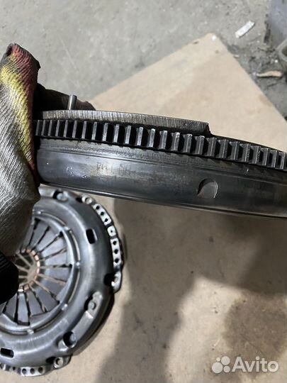 Маховик демпферный 038105266Q 1.9tdi Volkswagen