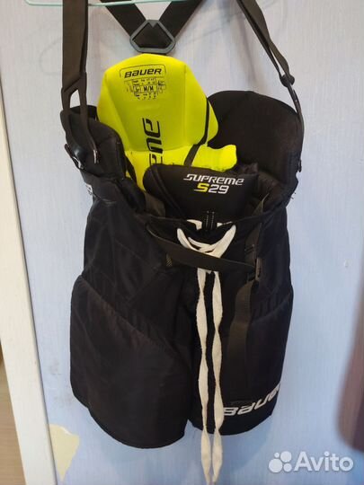 Хоккейные шорты и налокотники