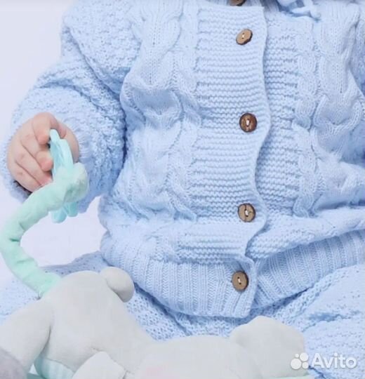 Вязаный костюм для новорожденного