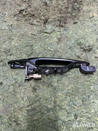 Ручка двери наружняя пер.правая lancer 9