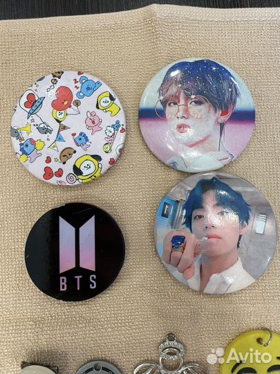 Значки, броши