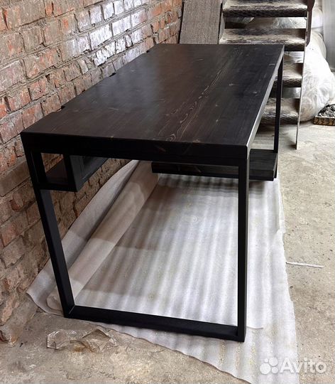 Компьютерный стол с местом под провода лофт