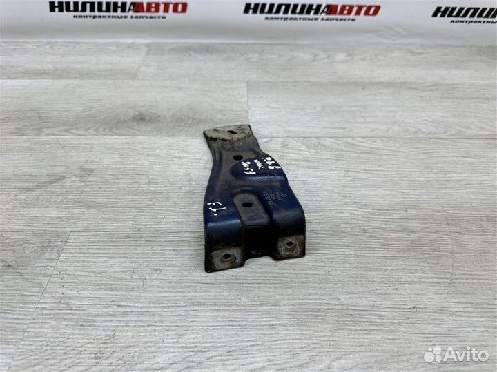 Кронштейн крыла левый Volkswagen Passat B6 седан