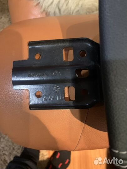 Подлокотник Рено