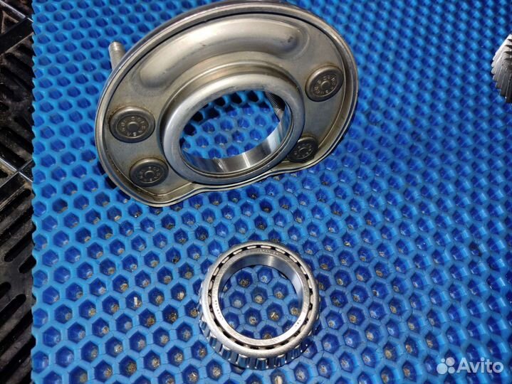 Крепление с коническим ролик подшипником МКПП 02S