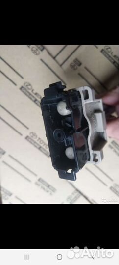 Форсунка омывателя фар правая на Toyota LC 150