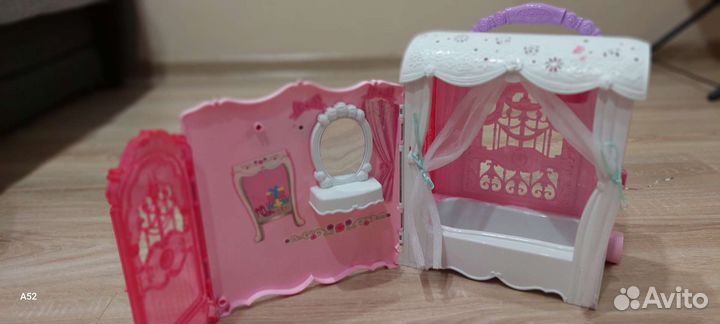 Домик чемоданчик на колесиках