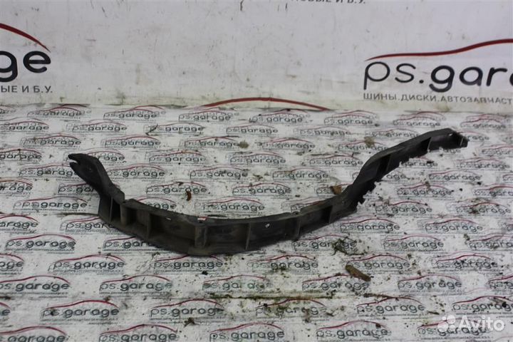 Крепеж заднего бампера левый Opel Astra H