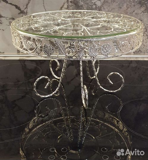 Тортница на ножке