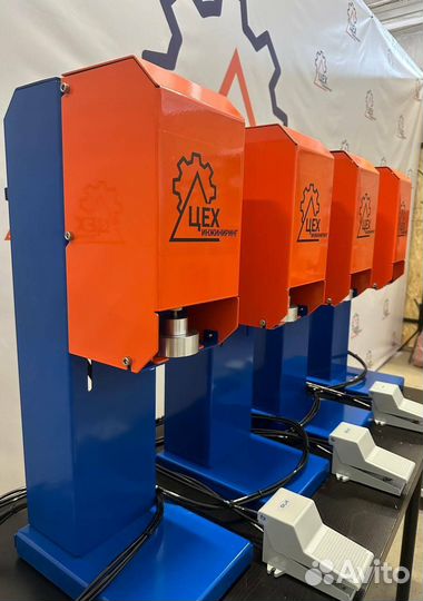 Автомат винтовой для укупорки бутылок