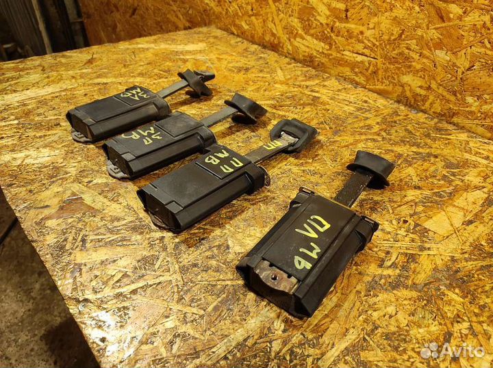 Ограничитель двери Mercedes W202