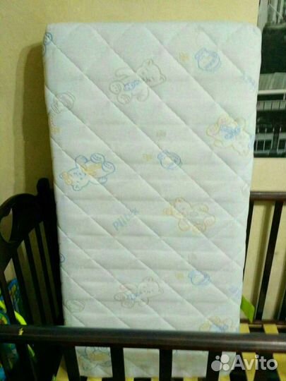 Детская кроватка с матрассом