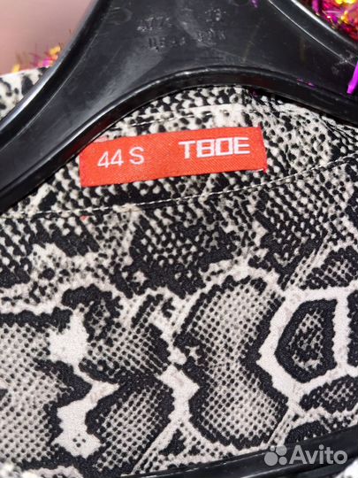 Рубашка со змеиным принтом твое