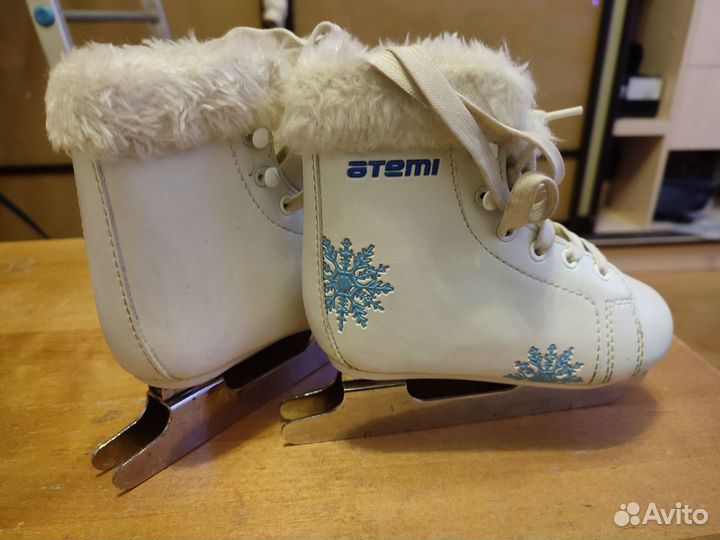 Коньки фигурные двухполозные р. 26