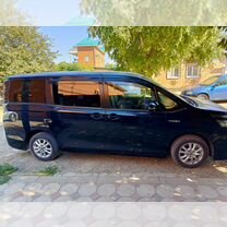 Toyota Voxy 1.8 CVT, 2020, 52 000 км, с пробегом, цена 2 500 000 руб.