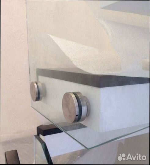 Стеклянное ограждение для лестниц и душевых