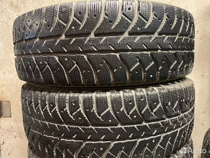 Bridgestone Ice Cruiser 7000 215/65 R16 98T