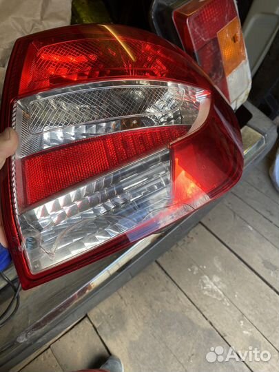 Правая задняя фара на ваз 2190 (лада гранта)