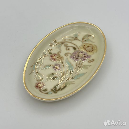 Мелочница, декорированная флористическим узором