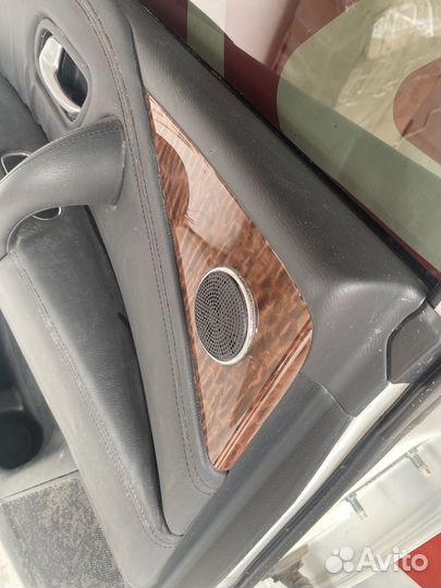 Nissan Patrol Y62 Обшивка двери задняя