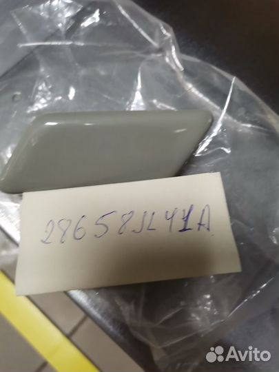 Крышка форсунки омывателя фары прав. V36