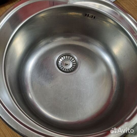 Врезная кухонная мойка