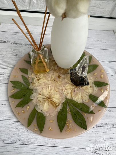 Поднос из эпоксидной смолы с сухоцветами «Пионы«