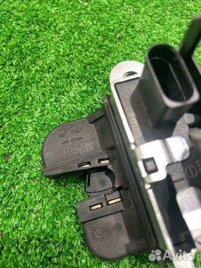 Замок багажника Volkswagen Golf MK7 CPT 2014