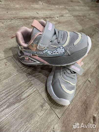 Кроссовки для девочки